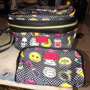 Cosmetic case very cute  set by betsy Johnson new